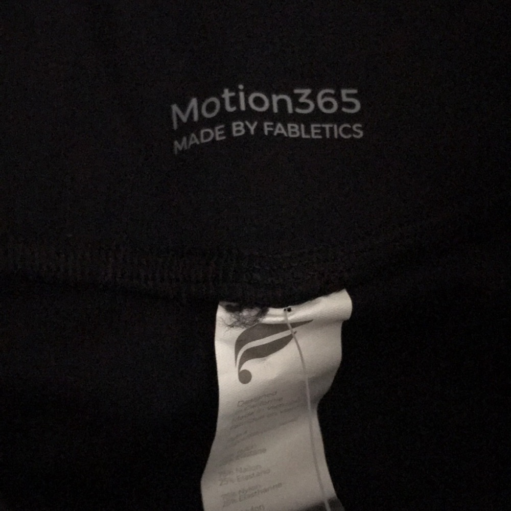 NWT Fabletics Anywhere High-Waisted Legging-Short - Picture 4 of 6